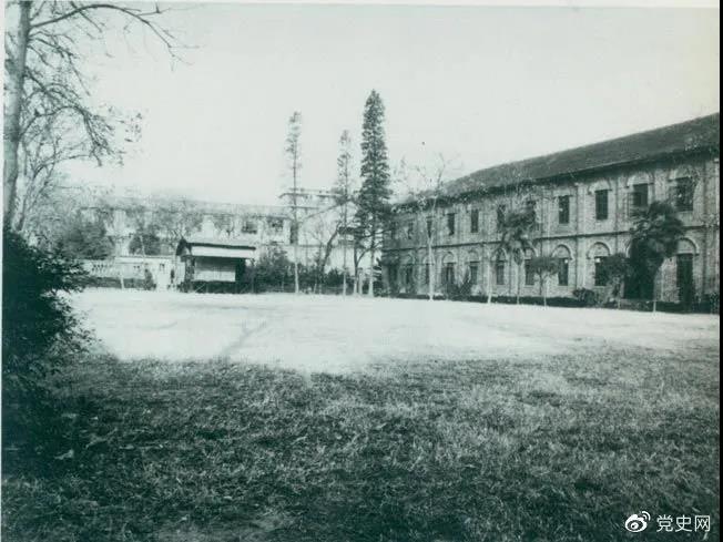 1927��3��18�գ�ë�ɖ|��ϯ������e�еĺ������b�r�������������������r�\��r��档�D����������������r�v����و���