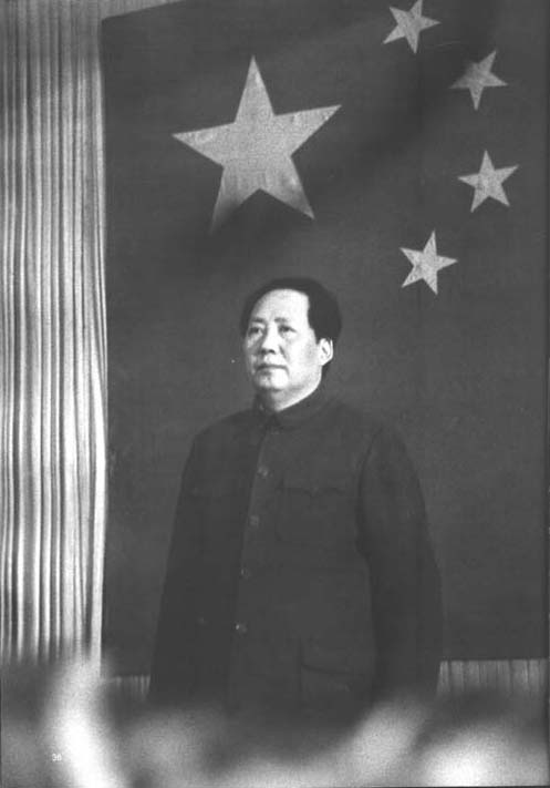 　毛澤東在中央團校第二期學員畢業(yè)典禮上。（1950年）