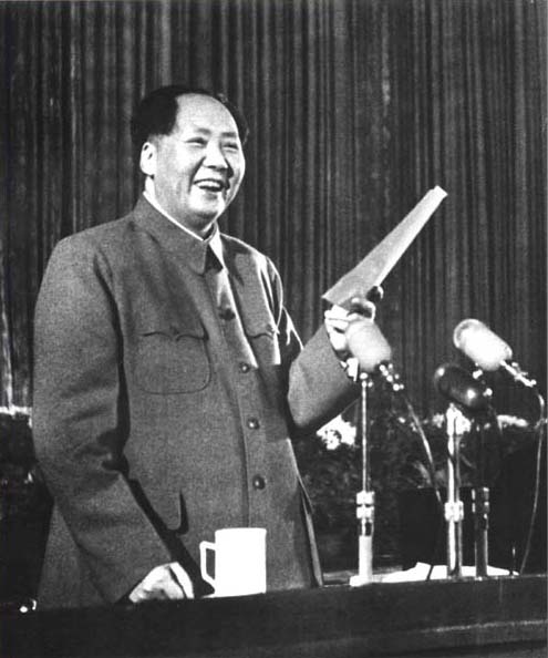 毛澤東在中國共產(chǎn)黨全國代表會議上致開幕詞。（1955年）