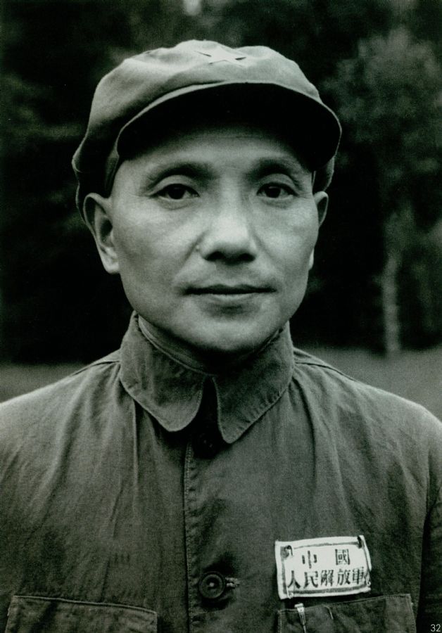 擔任中共中央華東局第一書記的鄧小平在上海。（1949年）