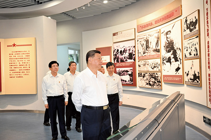 2024年10月15日至16日，中共中央總書(shū)記、國(guó)家主席、中央軍委主席習(xí)近平在福建考察。這是15日下午，習(xí)近平在漳州市東山縣谷文昌紀(jì)念館考察。 新華社記者 謝環(huán)馳/攝